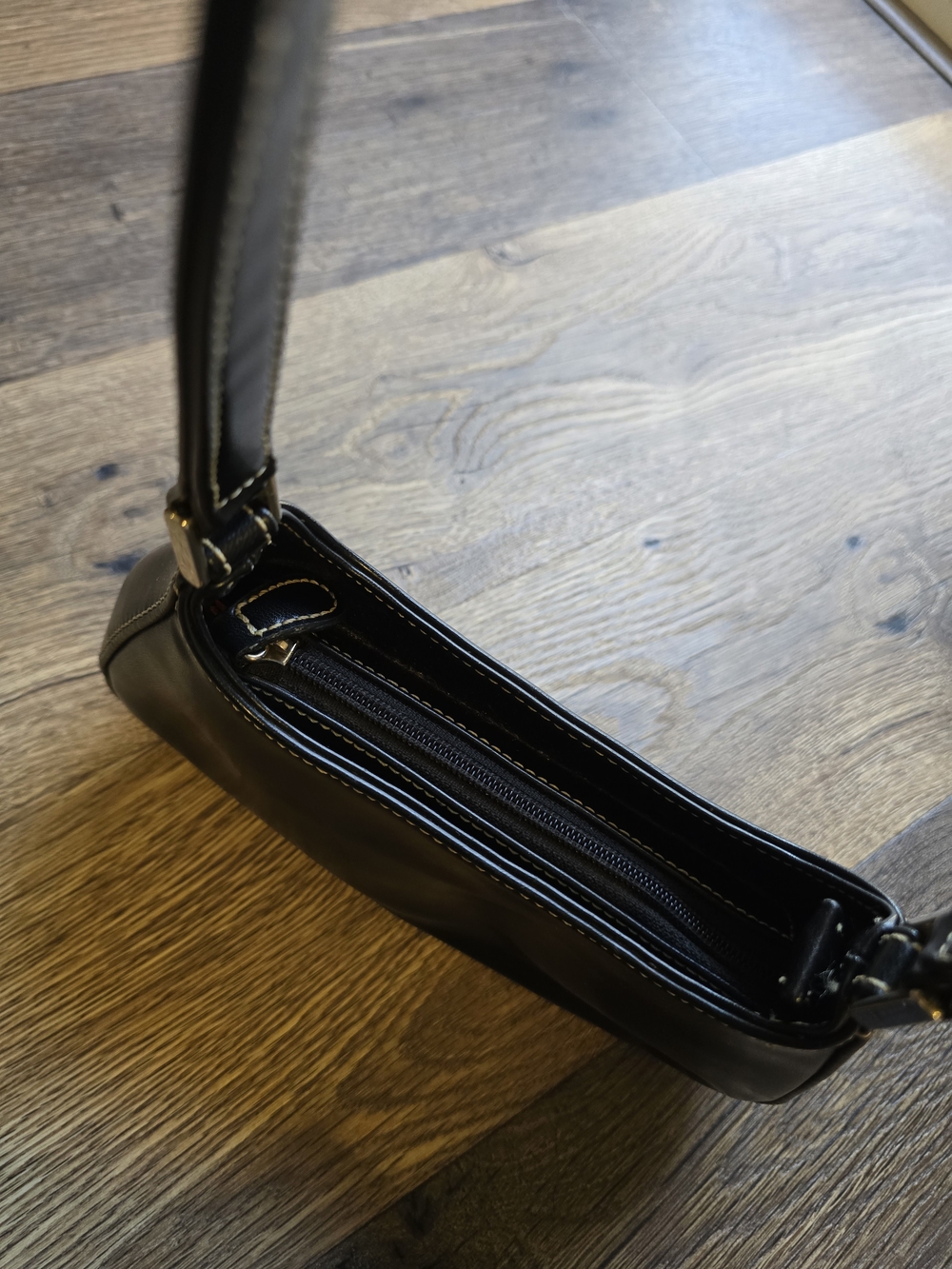Liz Claiborne Mini Black Shoulder Bag - Picture 8 of 11